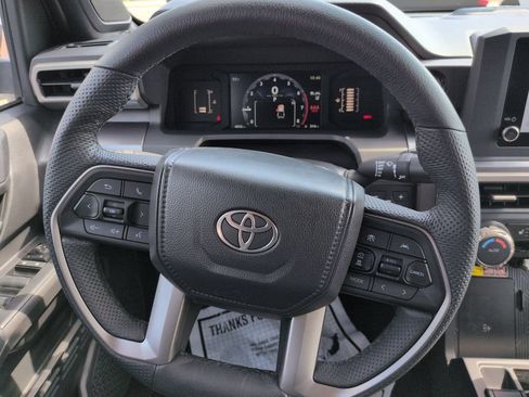 Used 2025 Toyota Tacoma SR5 AWD/4WD image 14