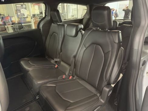 New 2026 Chrysler Pacifica Select w/ S Appearance Package FWD image 16