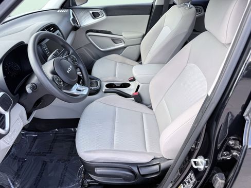 Used 2022 Kia Soul LX w/ Technology Package image 25