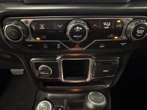 Used 2022 Jeep Wrangler Sport AWD/4WD image 16