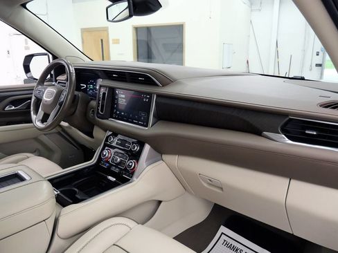 Used 2023 GMC Yukon XL Denali AWD/4WD image 16