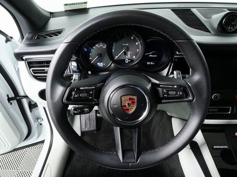 Certified 2024 Porsche Macan image 9