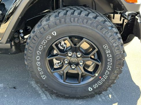 New 2026 Jeep Gladiator Sport AWD/4WD image 10