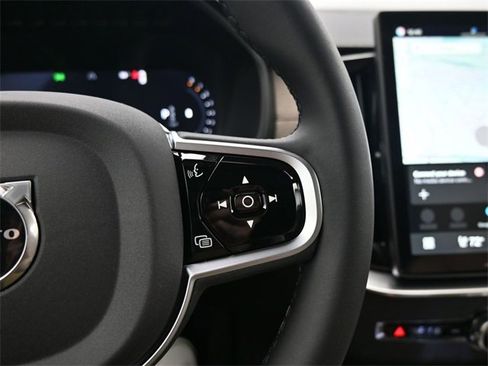 New 2026 Volvo XC90 B6 Plus w/ Protection Package Premier image 25