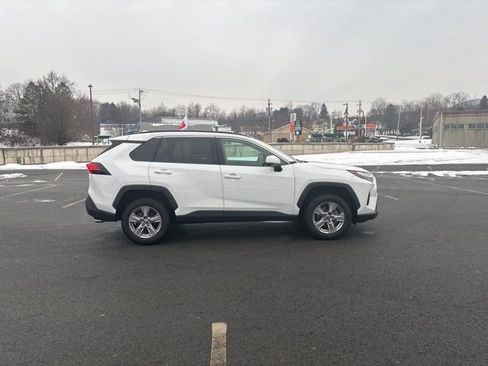 Certified 2022 Toyota RAV4 XLE image 6