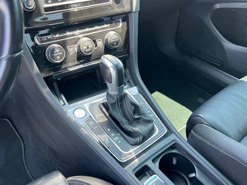 Used 2017 Volkswagen Golf R 4-Door AWD/4WD image 34