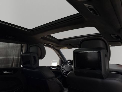 Used 2015 Mercedes-Benz GL 550 4MATIC w/ Driver Assistance Package image 26