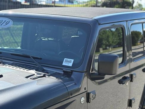 Used 2019 Jeep Wrangler Unlimited Sahara AWD/4WD image 11