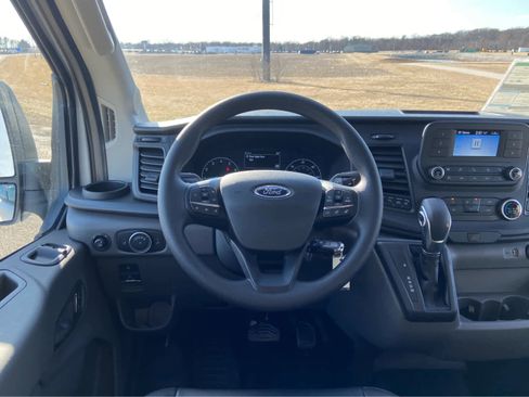 New 2025 Ford Transit 250 148 Medium Roof RWD image 18