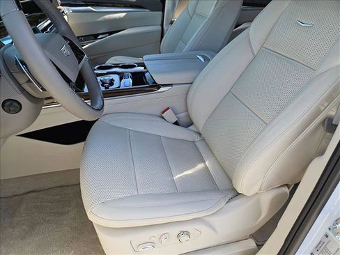 Used 2026 Cadillac Escalade ESV Platinum Sport w/ LPO, ONYX Package AWD/4WD image 15