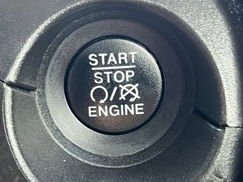 Used 2020 Jeep Renegade Limited w/ Safety and Security Group AWD/4WD image 11