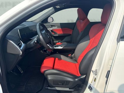 Used 2025 BMW X2 xDrive28i w/ M Sport Package AWD/4WD image 5