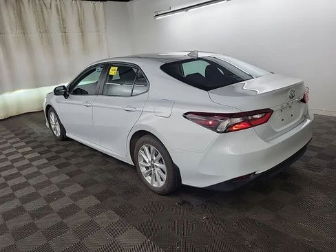 Used 2022 Toyota Camry LE image 3