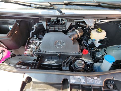 New 2025 Mercedes-Benz Sprinter 2500 image 10