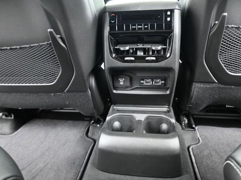 New 2025 Jeep Grand Cherokee L Altitude image 23