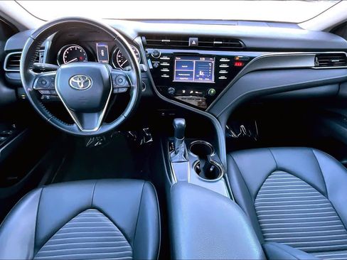 Used 2019 Toyota Camry SE image 14
