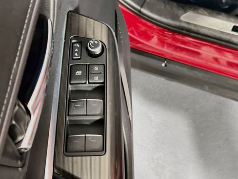 Used 2022 Toyota Venza XLE AWD/4WD image 17