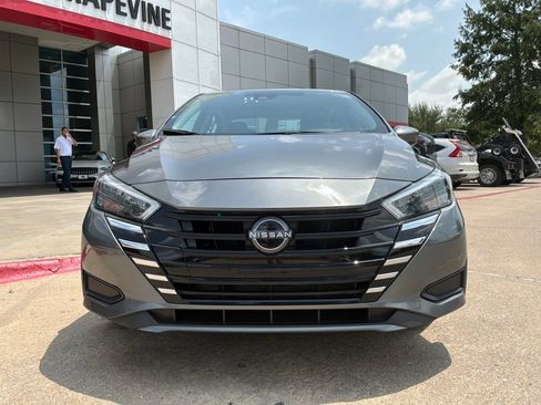 Used 2025 Nissan Versa SV FWD image 3