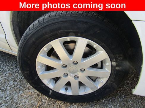 Used 2016 Chrysler Town & Country Touring FWD image 9