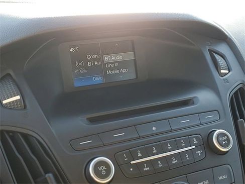 Used 2017 Ford Focus SE image 16