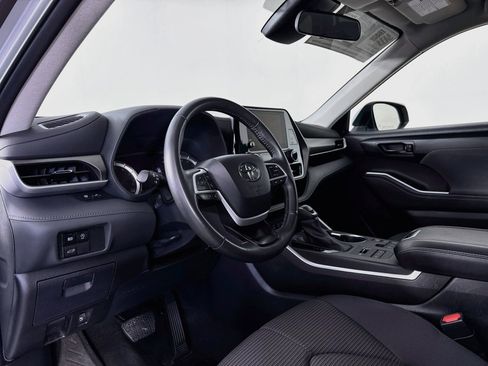Certified 2024 Toyota Highlander LE AWD/4WD image 9