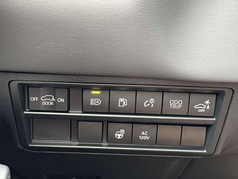 Used 2024 Toyota Sequoia Platinum AWD/4WD image 34