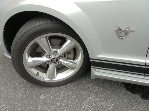 Used 2009 Ford Mustang GT RWD image 24