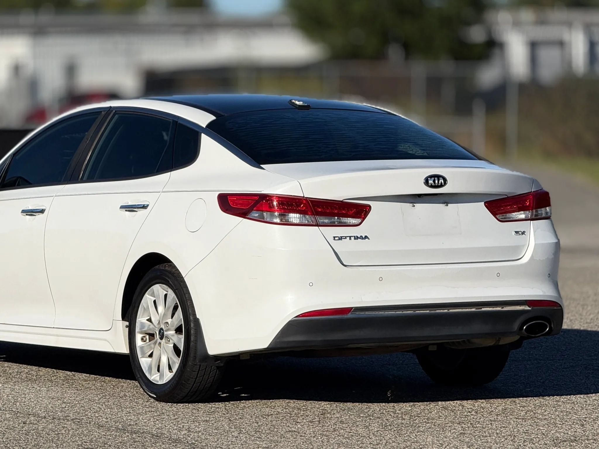 Used 2016 Kia Optima EX w/ Option Group 040 FWD image 16