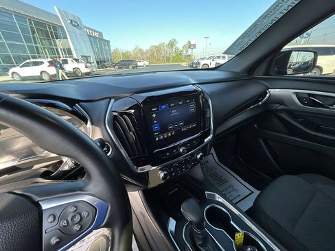 Used 2023 Chevrolet Traverse LT AWD/4WD image 12