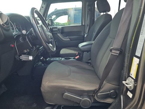Used 2017 Jeep Wrangler Unlimited Sport w/ Connectivity Group AWD/4WD image 7