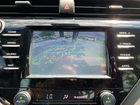 Used 2019 Toyota Camry SE image 25