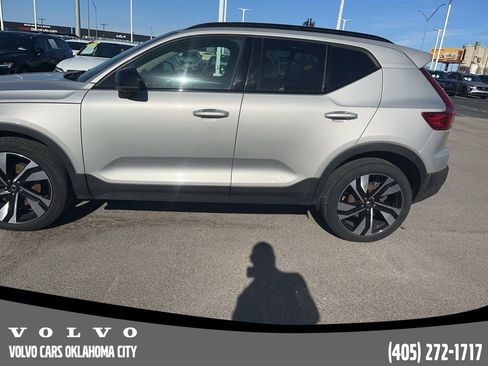 Certified 2025 Volvo XC40 B5 Plus image 8