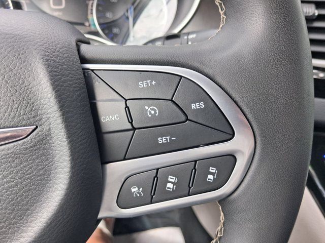 Used 2024 Chrysler Pacifica Touring-L FWD image 19