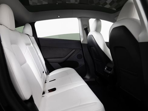 Used 2024 Tesla Model Y Performance AWD/4WD image 22