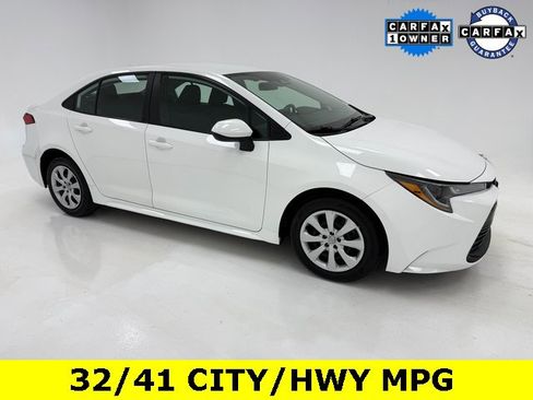 Used 2023 Toyota Corolla LE image 1