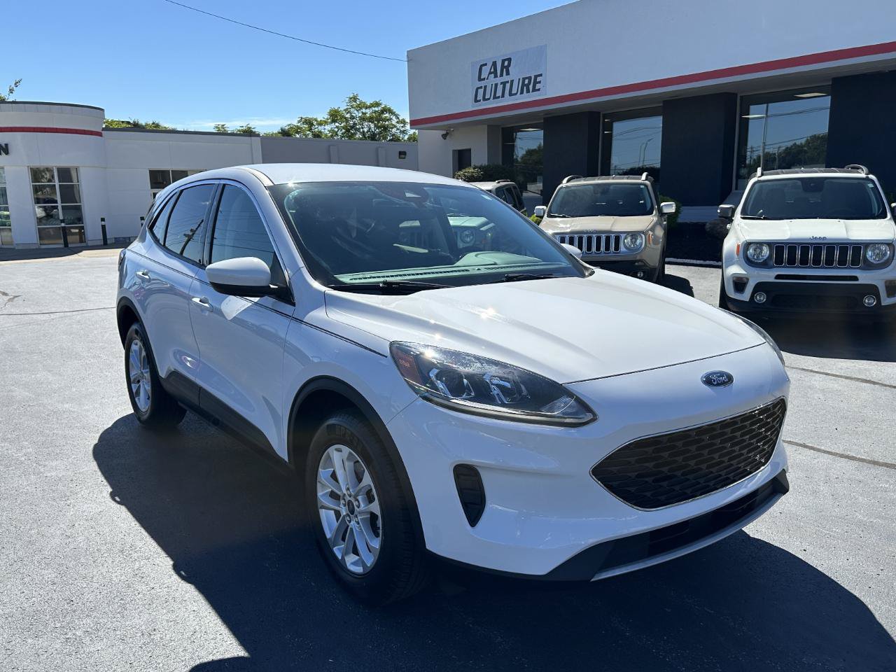 Used 2021 Ford Escape SE w/ Convenience Package AWD/4WD image 1