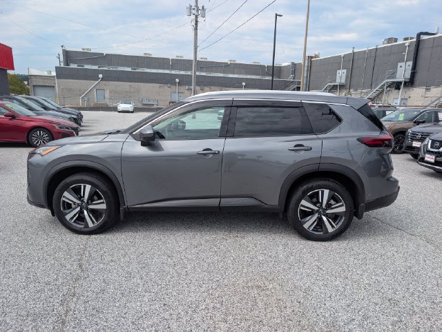 Used 2024 Nissan Rogue SL w/ SL Premium Package AWD/4WD image 2