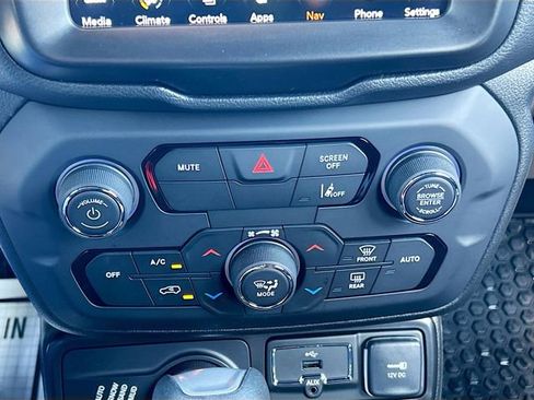 Used 2022 Jeep Renegade Altitude w/ Convenience Group image 18