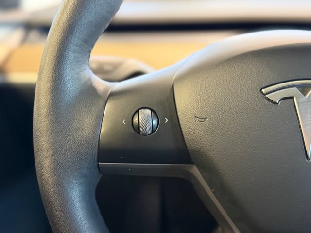 Used 2022 Tesla Model Y Performance AWD/4WD image 25