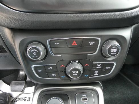 Used 2019 Jeep Compass Sport AWD/4WD image 18