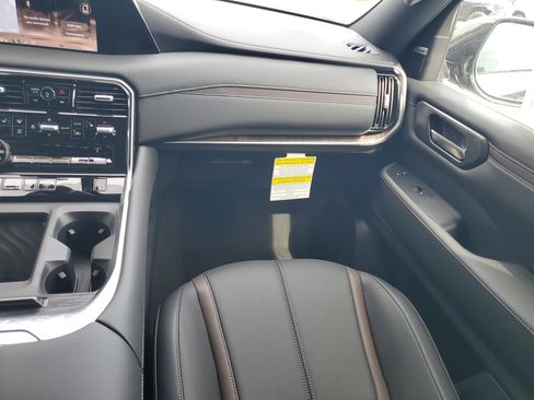 New 2025 Nissan Armada SL w/ Captain's Chari Seat Package image 20