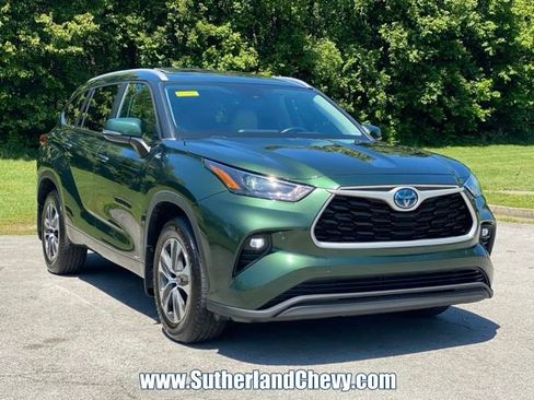 Used 2023 Toyota Highlander XLE AWD/4WD image 9