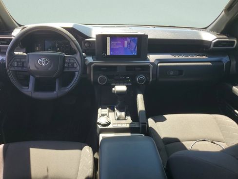 Certified 2025 Toyota Tacoma SR5 AWD/4WD image 10
