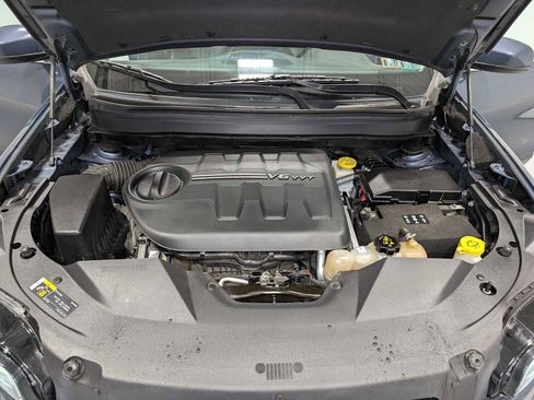 Used 2020 Jeep Cherokee Latitude Plus w/ Cold Weather Group AWD/4WD image 11