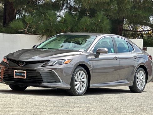 Used 2024 Toyota Camry LE w/ Convenience Package FWD image 8