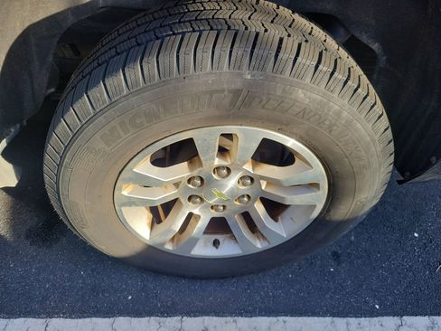 Used 2015 Chevrolet Suburban LT image 16