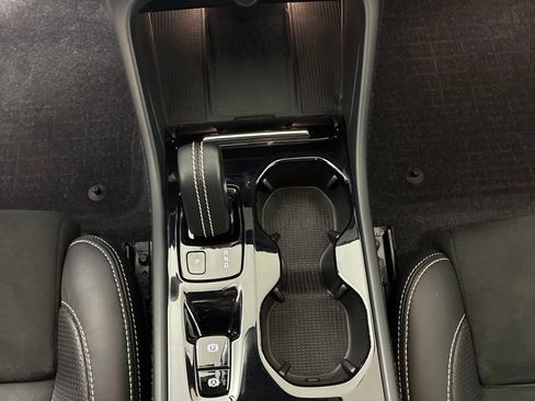 Used 2021 Volvo XC40 T5 R-Design w/ Advanced Package image 23