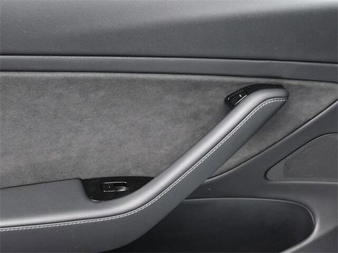 Used 2018 Tesla Model 3 Mid Range image 16