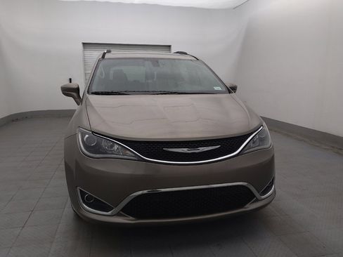 Used 2018 Chrysler Pacifica Touring-L FWD image 14