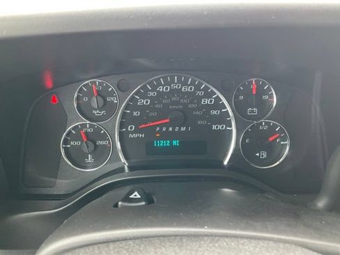Used 2025 Chevrolet Express 2500 w/ Driver Convenience Package RWD image 4